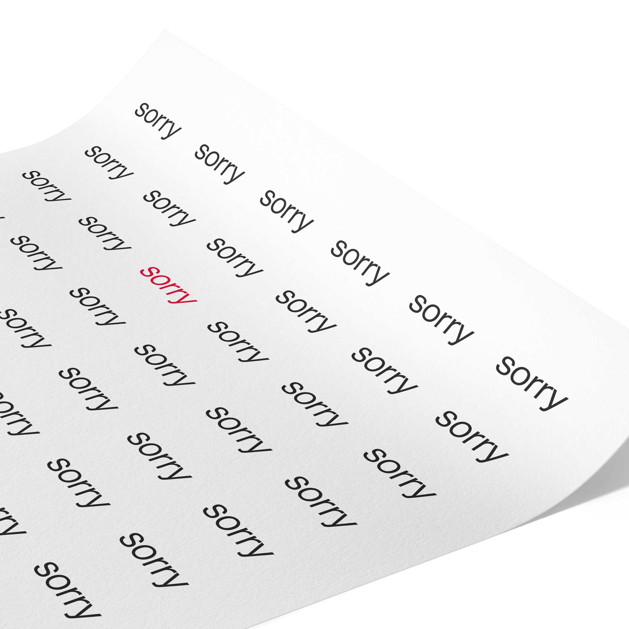 Weißes Fine‑Art‑Papier auf Hahnemühle Photo Rag 308 mit einem dichten Raster aus dem Wort „sorry“ in schwarzer Schrift; ein einzelnes „sorry“ in Rot markiert die Mitte der Fläche.