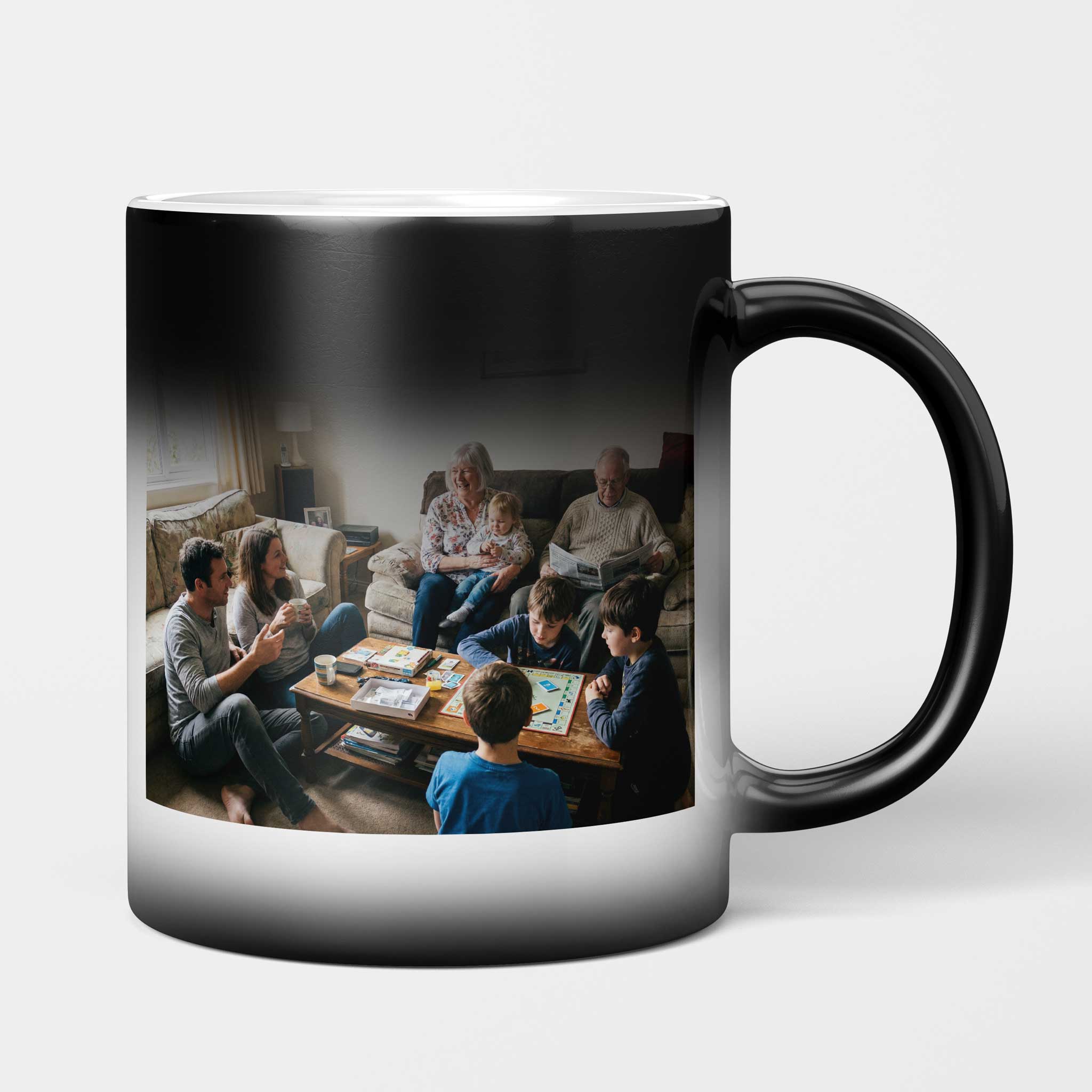 Grosse Nova Zaubertasse für Handyfotos im Querformat mit einem Familienfoto.