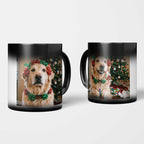 Zwei Zaubertassen mit Handyfotos eines Hundes vor dem Weihnachtsbaum im 1:1 Format